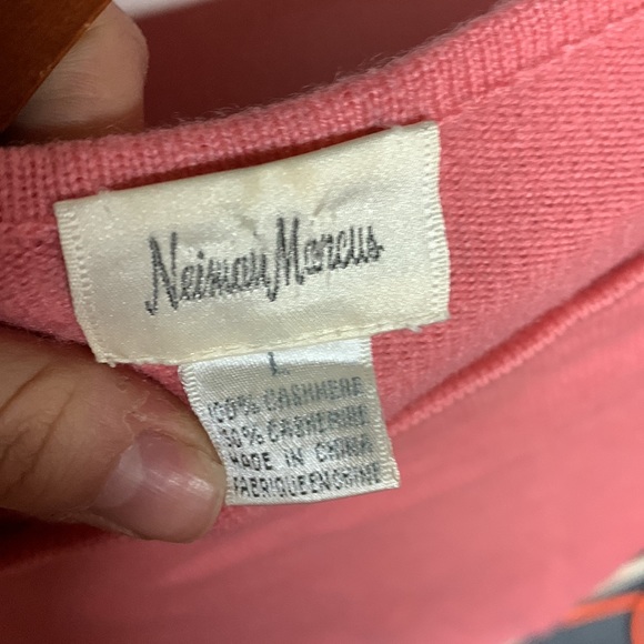 100% Cashmere sweater size large, Neumann Marcus - Picture 2 of 2